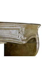 Maison Leon Van den Bogaert Klassische Kaminumrandung aus dem 18. Jahrhundert