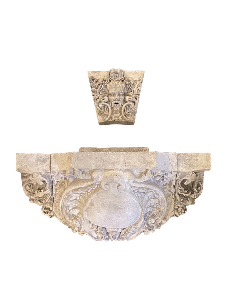 Maison Leon Van den Bogaert Monumentaler Kalksteinmauerbrunnen