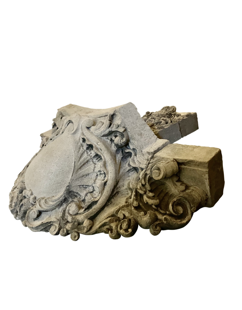 Maison Leon Van den Bogaert Monumentaler Kalksteinmauerbrunnen