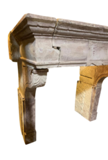 Maison Leon Van den Bogaert Französische Vintage-Kaminumrandung aus Kalkstein aus der Renaissance