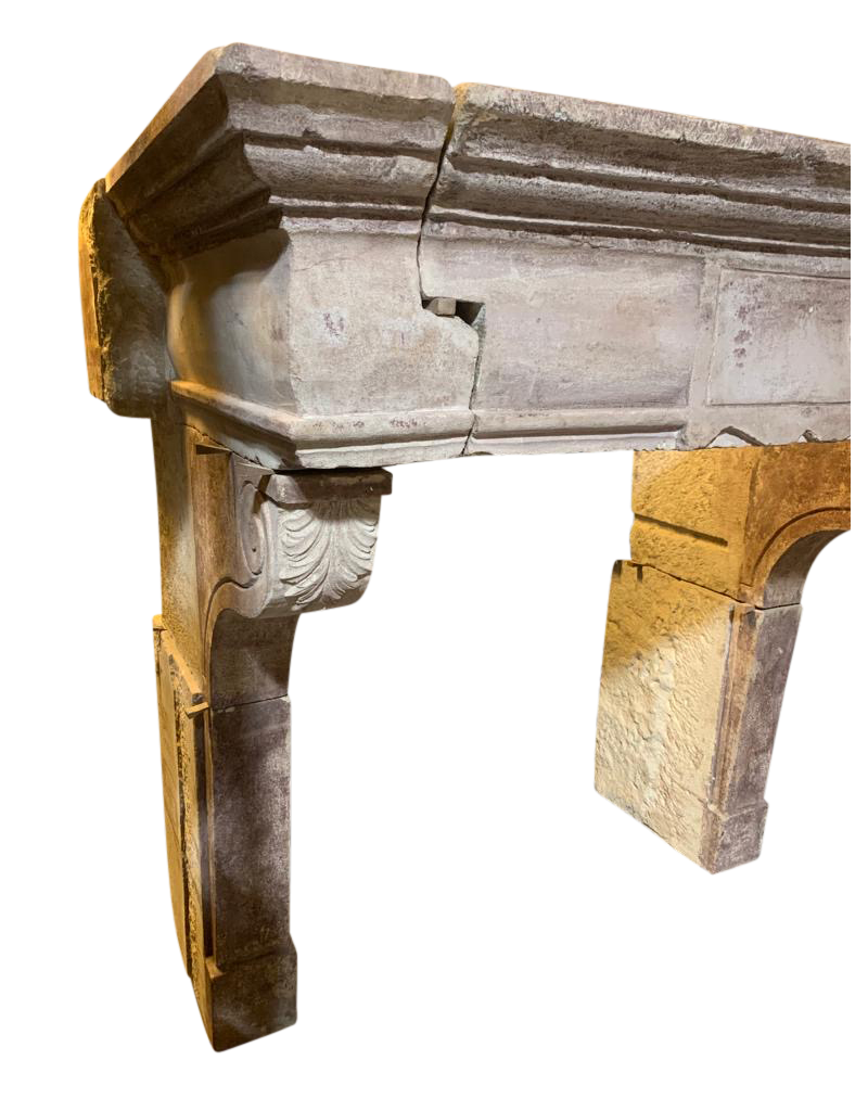 Maison Leon Van den Bogaert Französische Vintage-Kaminumrandung aus Kalkstein aus der Renaissance