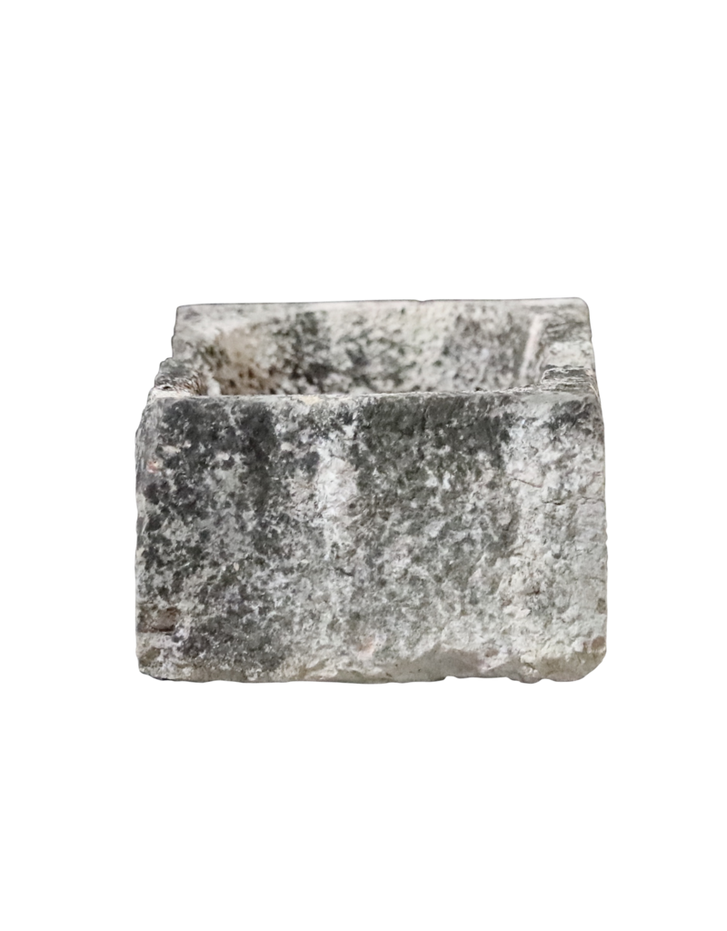 Maison Leon Van den Bogaert Rustikales französisches Kalksteintrogfragment