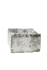 Maison Leon Van den Bogaert Rustikales französisches Kalksteintrogfragment
