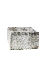 Rustikales französisches Kalksteintrogfragment