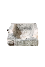 Maison Leon Van den Bogaert Trogfragment aus Kalkstein