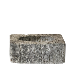 Maison Leon Van den Bogaert Wellhead In Limestone