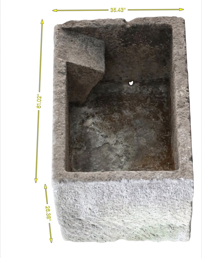 Maison Leon Van den Bogaert Wasserbecken aus hartem Kalkstein