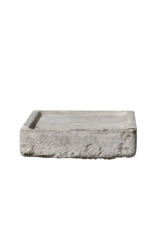 Maison Leon Van den Bogaert Wiedergewonnenes Fragment eines Kalksteinwaschbeckens