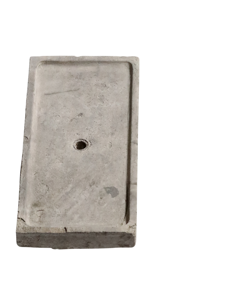 Maison Leon Van den Bogaert Wiedergewonnenes Fragment eines Kalksteinwaschbeckens