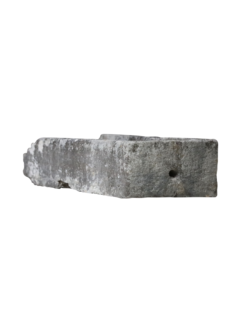 Maison Leon Van den Bogaert Rustikales französisches Kalksteintrogfragment