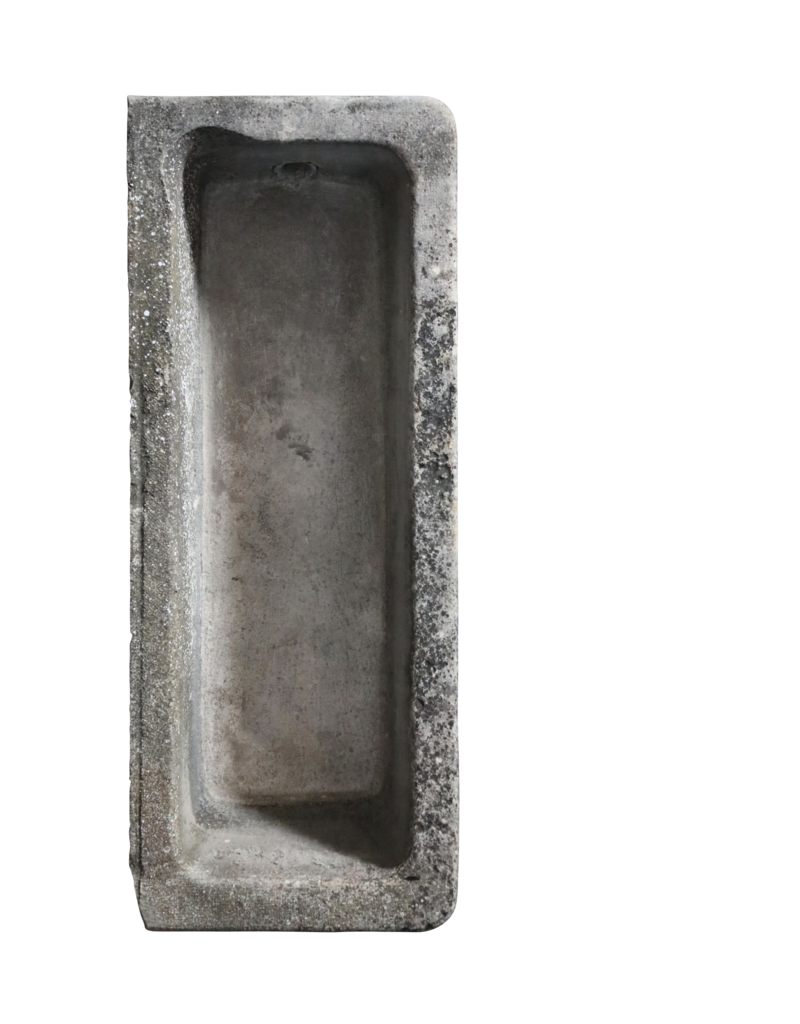 Maison Leon Van den Bogaert Feiner antiker Trog aus Kalkstein