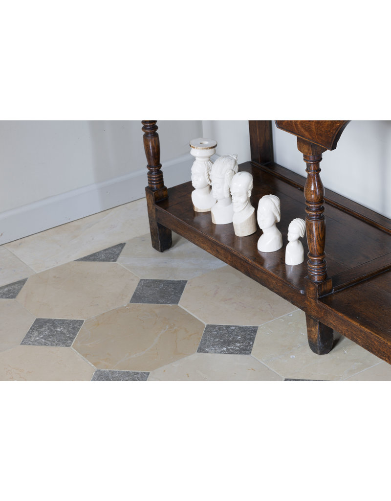Maison Leon Van den Bogaert Carrelage octogonal en mélange de pierre français avec cabochon
