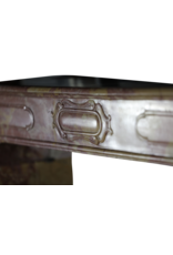Maison Leon Van den Bogaert Französische Kaminumrandung aus zweifarbigem Stein im Louis-XIV-Stil