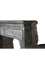 Maison Leon Van den Bogaert Französische rustikale Kaminumrandung mit Patina