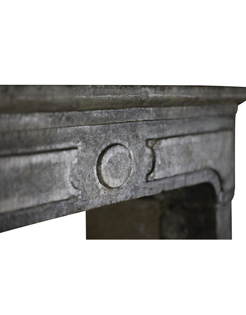 Maison Leon Van den Bogaert Französische rustikale Kaminumrandung mit Patina