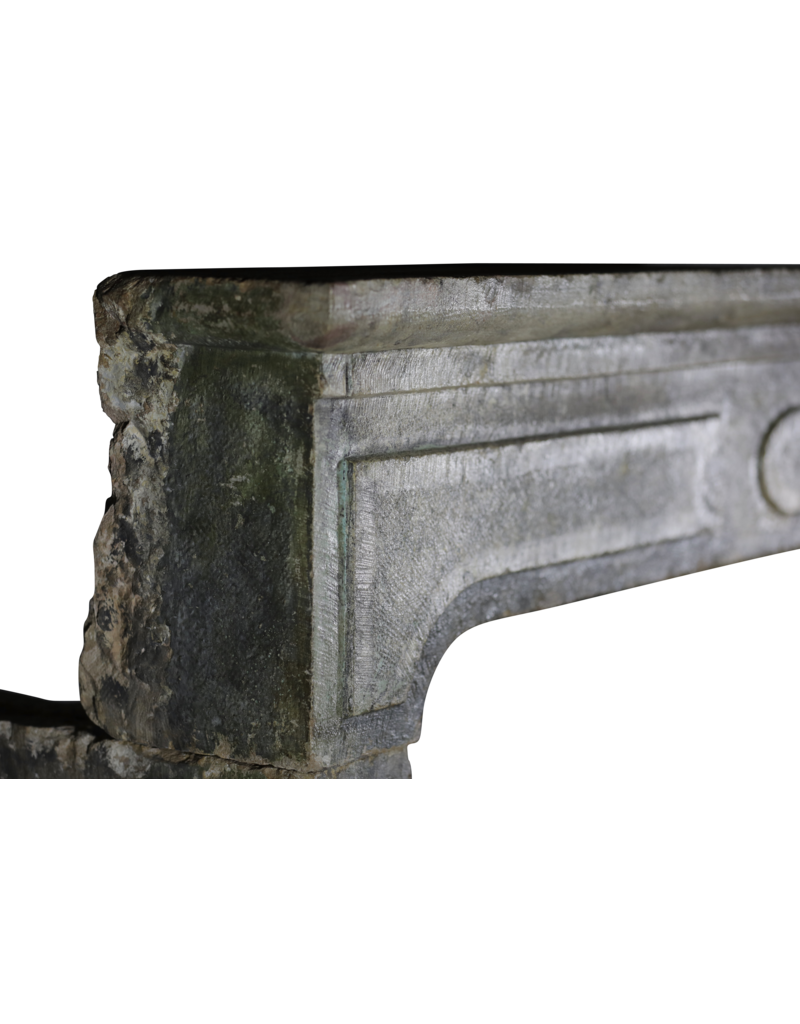 Maison Leon Van den Bogaert Französische rustikale Kaminumrandung mit Patina