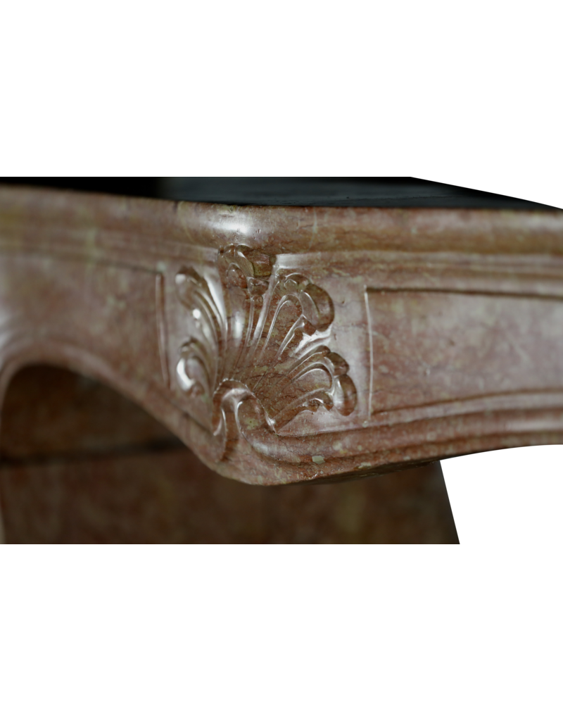 Maison Leon Van den Bogaert Französische Kaminumrandung aus Stein im Régence-Stil