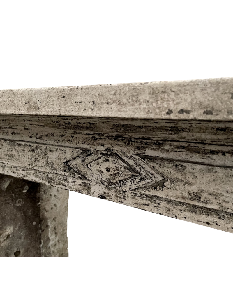 Maison Leon Van den Bogaert Originale Kaminumrandung aus Kalkstein