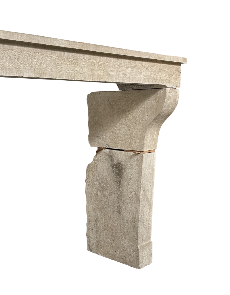Elegante französische Kalkstein-Kaminverkleidung