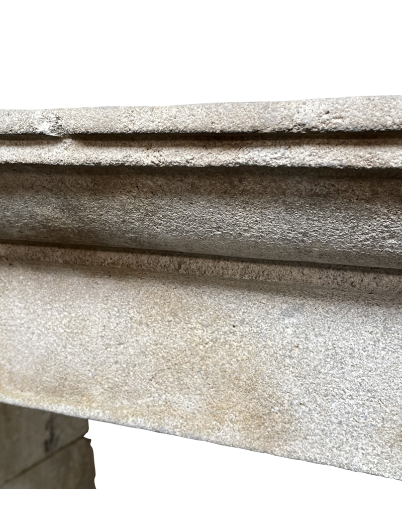 Maison Leon Van den Bogaert Antiker französischer Kamin aus Kalkstein