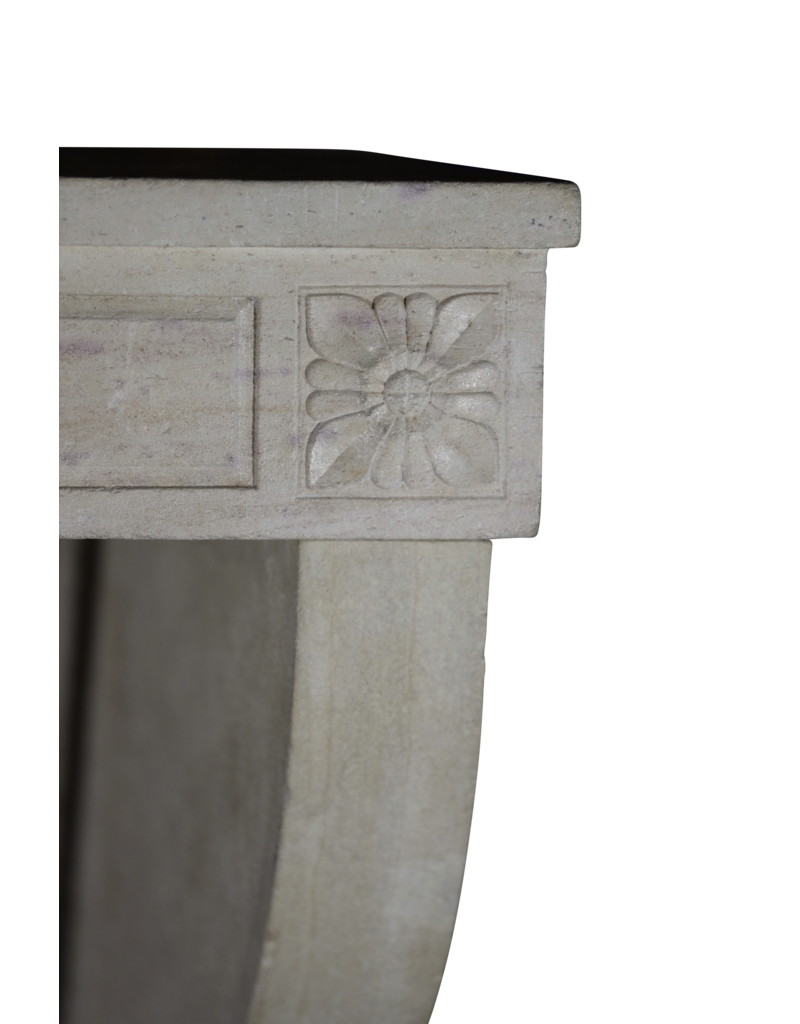 Maison Leon Van den Bogaert Eleganter groß weißer Kalkstein Kamin