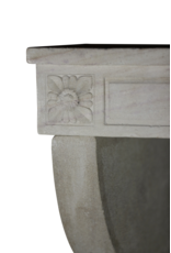 Maison Leon Van den Bogaert Eleganter groß weißer Kalkstein Kamin