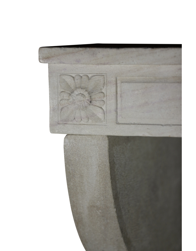 Maison Leon Van den Bogaert Eleganter groß weißer Kalkstein Kamin
