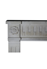 Maison Leon Van den Bogaert Elegante französische Kaminumrandung aus Kalkstein