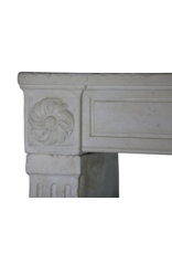 Maison Leon Van den Bogaert Klassischer französischer Kamin aus weißem Kalkstein