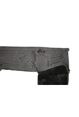 Maison Leon Van den Bogaert Eleganter französischer rustikaler Kamin in lavastein