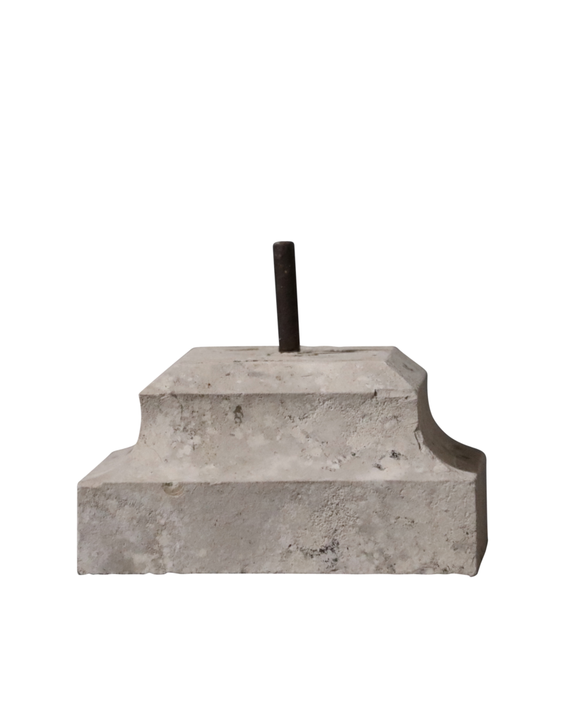 Maison Leon Van den Bogaert Hard Stone Base