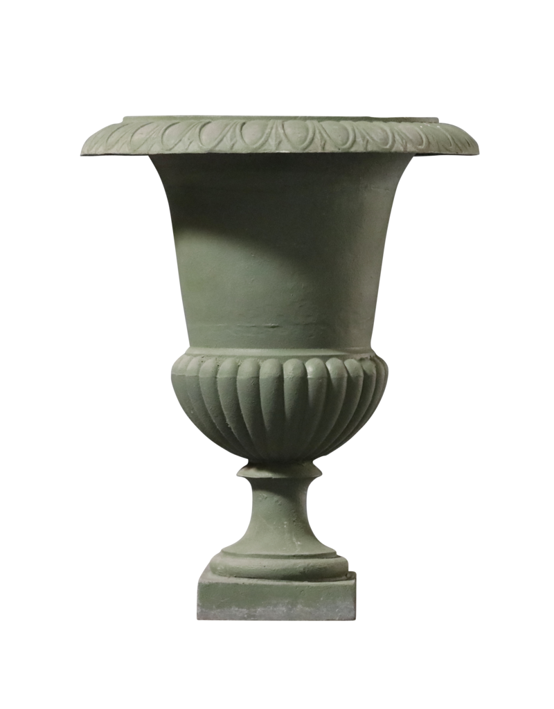 The Antique Fireplace Bank Gusseiserne Vase