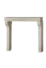 Maison Leon Van den Bogaert Elegante französische Kaminumrandung aus Kalkstein