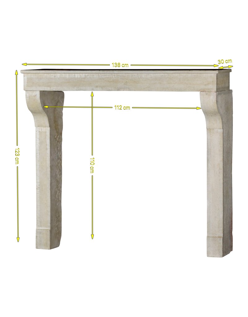 Maison Leon Van den Bogaert Elegante französische Kaminumrandung aus Kalkstein