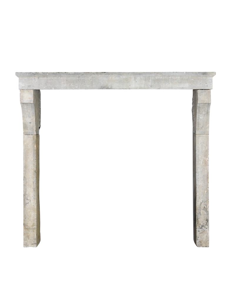 Maison Leon Van den Bogaert Großer eleganter Kamin aus Fossilstein