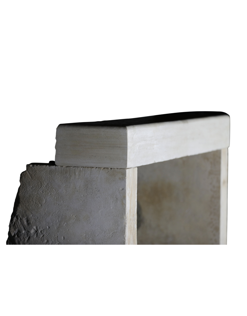 Maison Leon Van den Bogaert Contour De Cheminée Simple En Pierre Calcaire