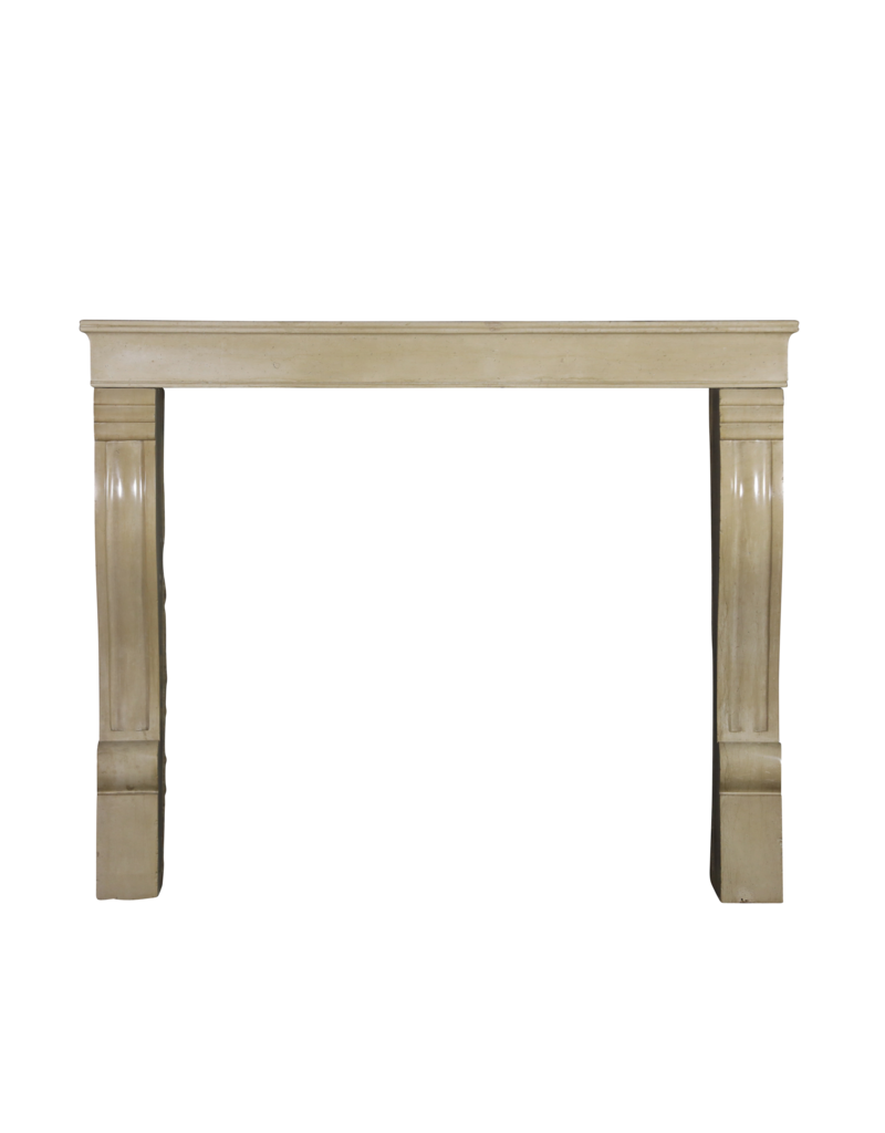 Maison Leon Van den Bogaert Elegante Kaminumrandung aus französischem Stein