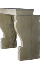 Maison Leon Van den Bogaert Elegante Kaminumrandung aus französischem Stein