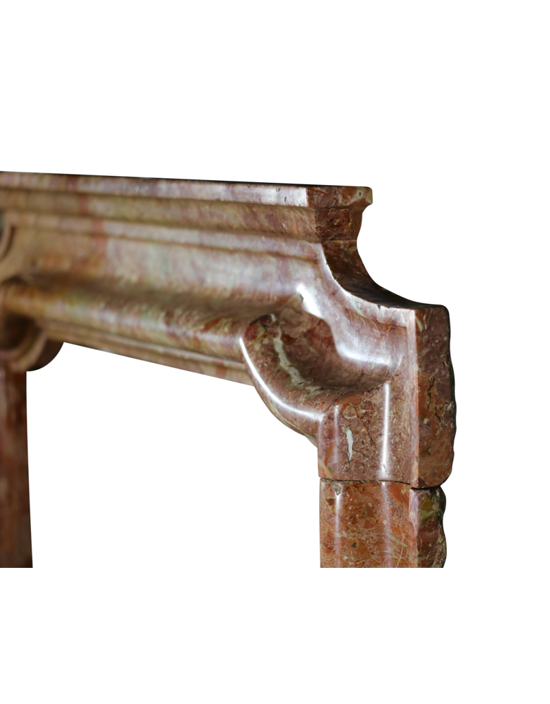Maison Leon Van den Bogaert Italienische Bolection-Kaminumrandung