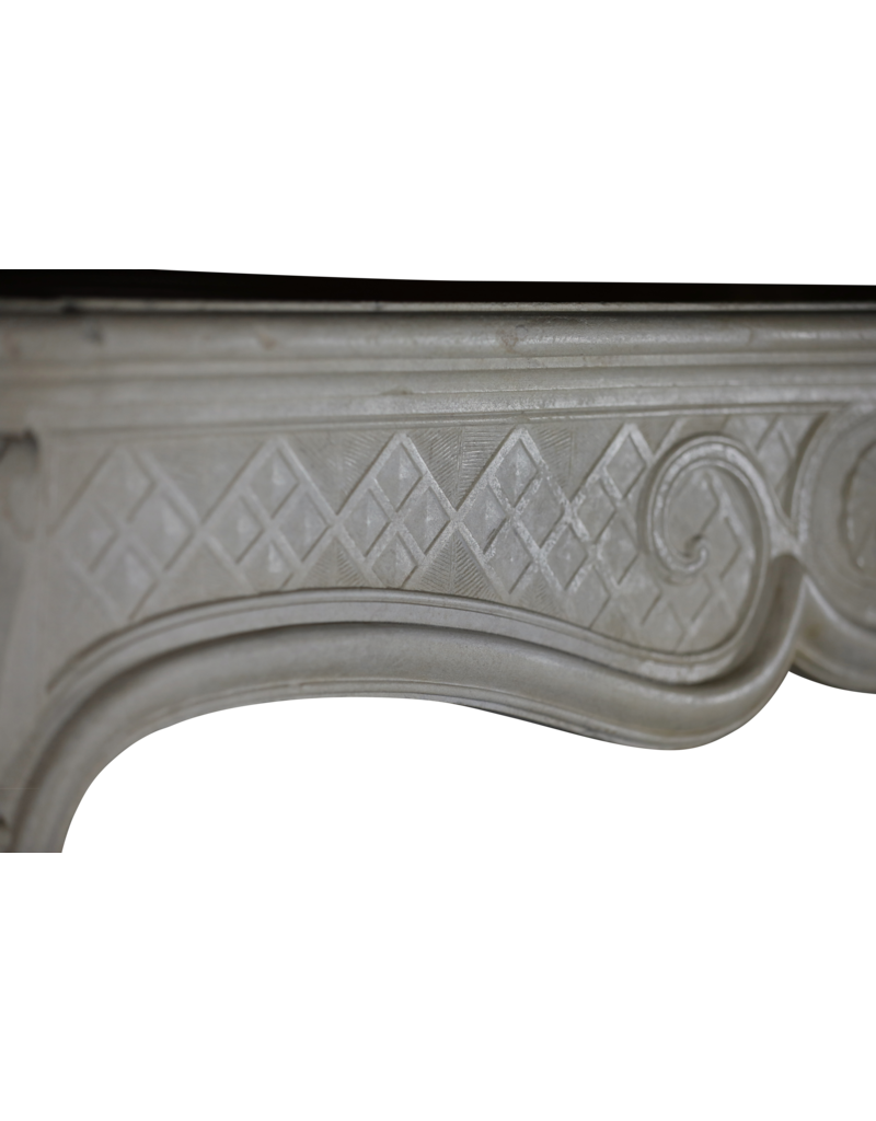 Maison Leon Van den Bogaert Klassische antike Kaminmaske aus Kalkstein