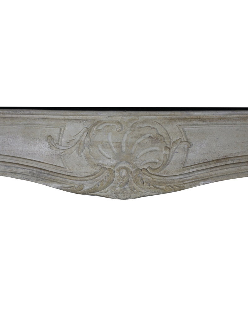 Maison Leon Van den Bogaert Klassischer französischer Kamin aus Kalkstein