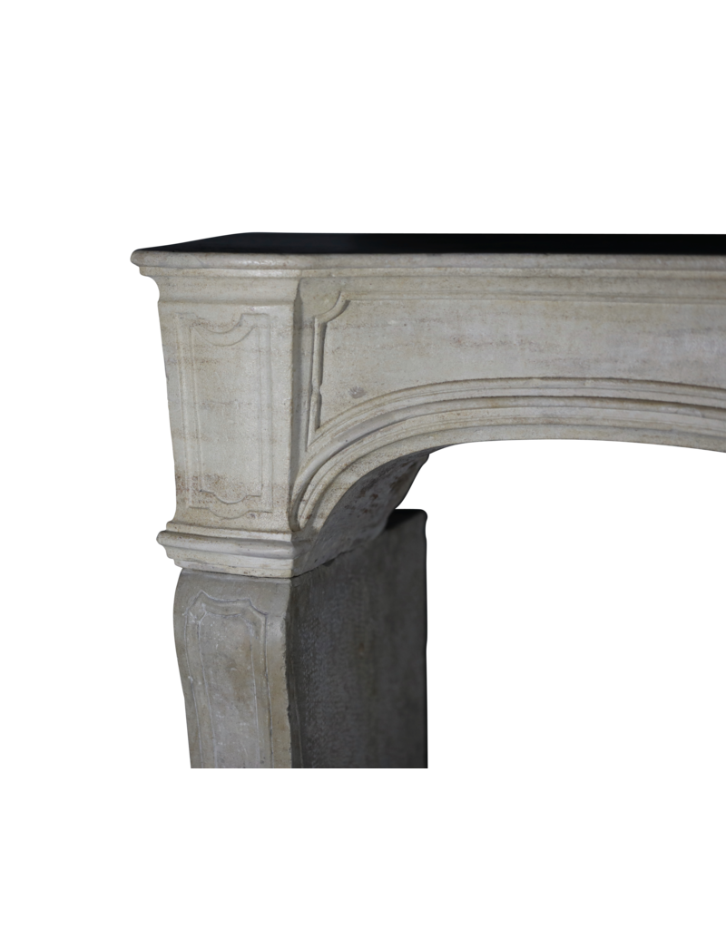 Maison Leon Van den Bogaert Klassischer französischer Kamin aus Kalkstein