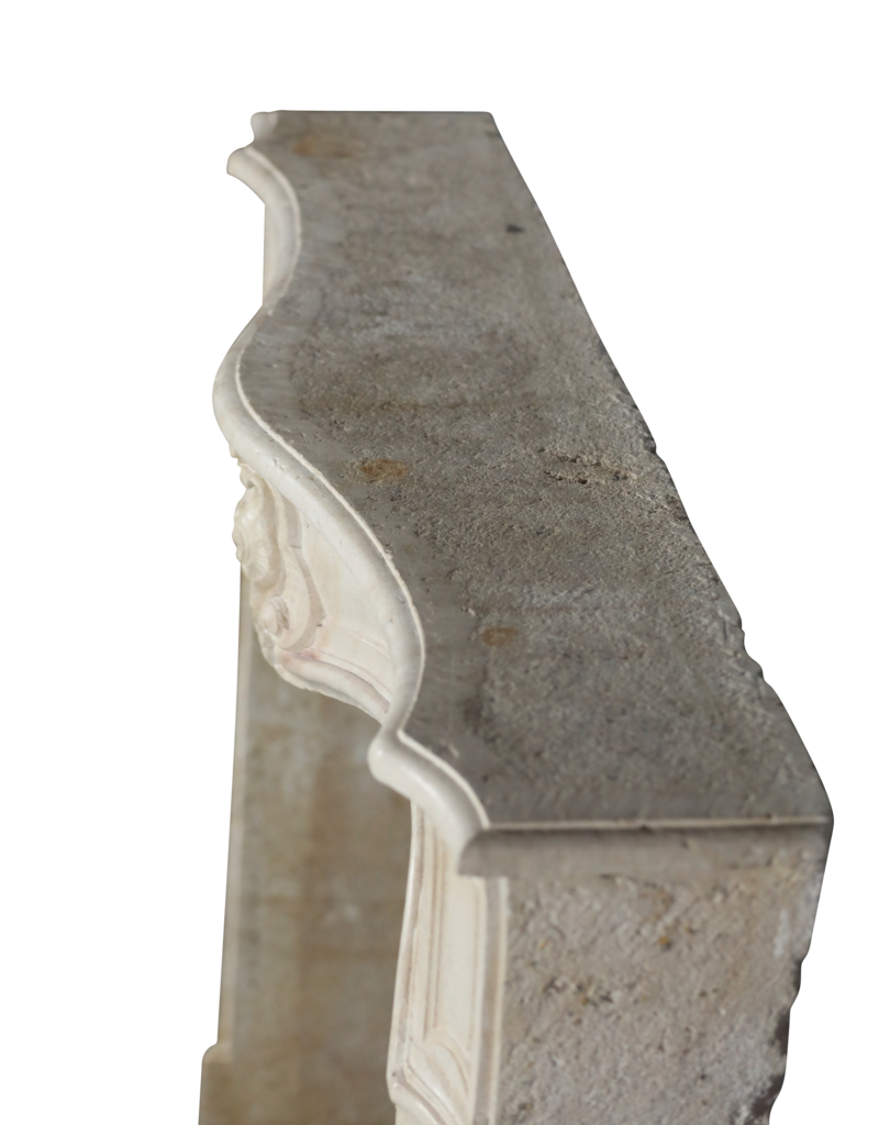 Klassischer französischer Kalkstein-Kamin