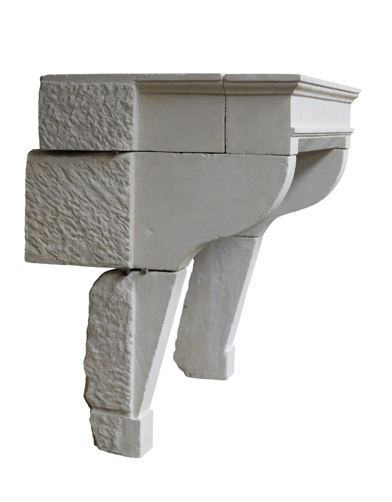 Maison Leon Van den Bogaert Gekalkter französischer Steinkamin aus dem 17.