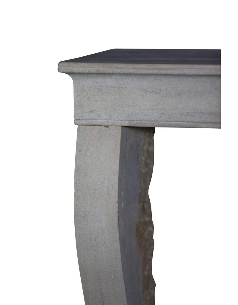 Maison Leon Van den Bogaert Pequeña Chimenea Intemporal de Piedra Caliza Beige