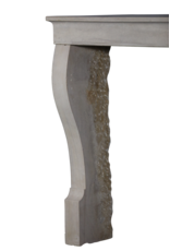 Maison Leon Van den Bogaert Pequeña Chimenea Intemporal de Piedra Caliza Beige
