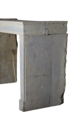 Maison Leon Van den Bogaert Zeitloser französischer Kamin in zweifarbig Kalkstein