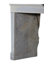 Zeitloser französischer Kamin in Bicolor Kalkstein