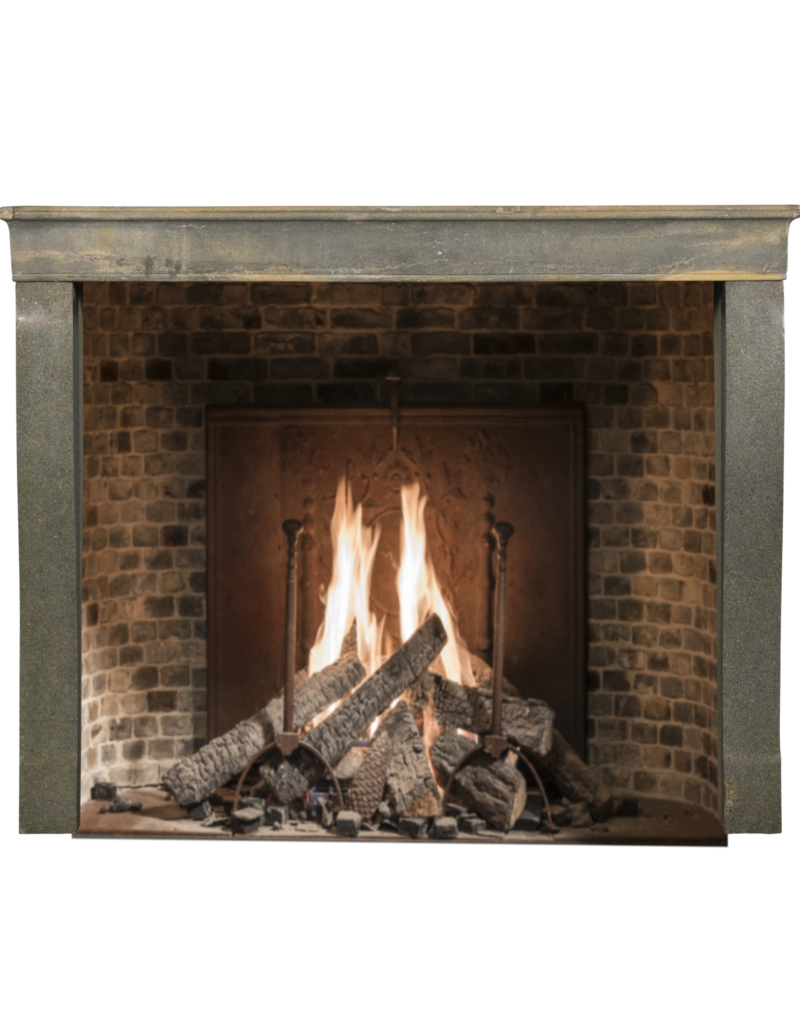 Maison Leon Van den Bogaert Kleiner dekorativer französischer Bicolor-Kamin