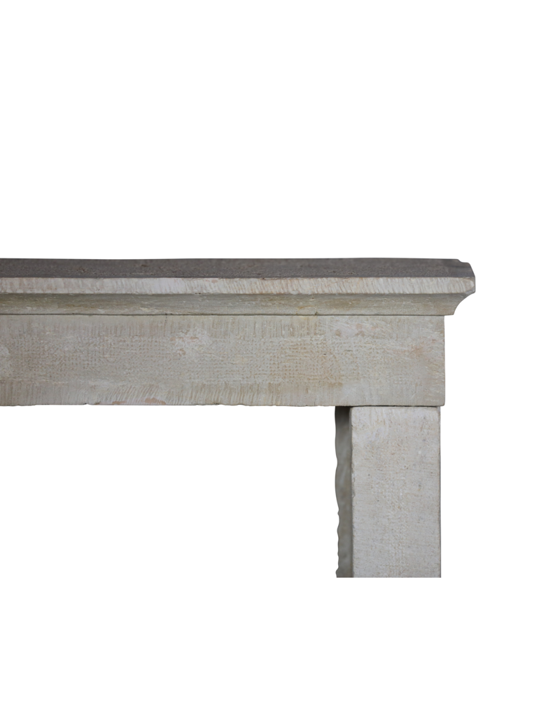 Maison Leon Van den Bogaert Zeitloser französischer Kamin in beige